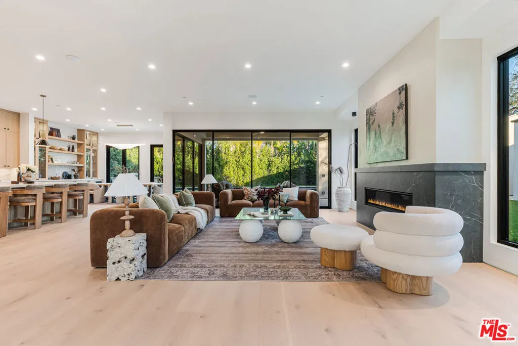 5064 Encino Avenue, Encino, California 91316 home-pic-10